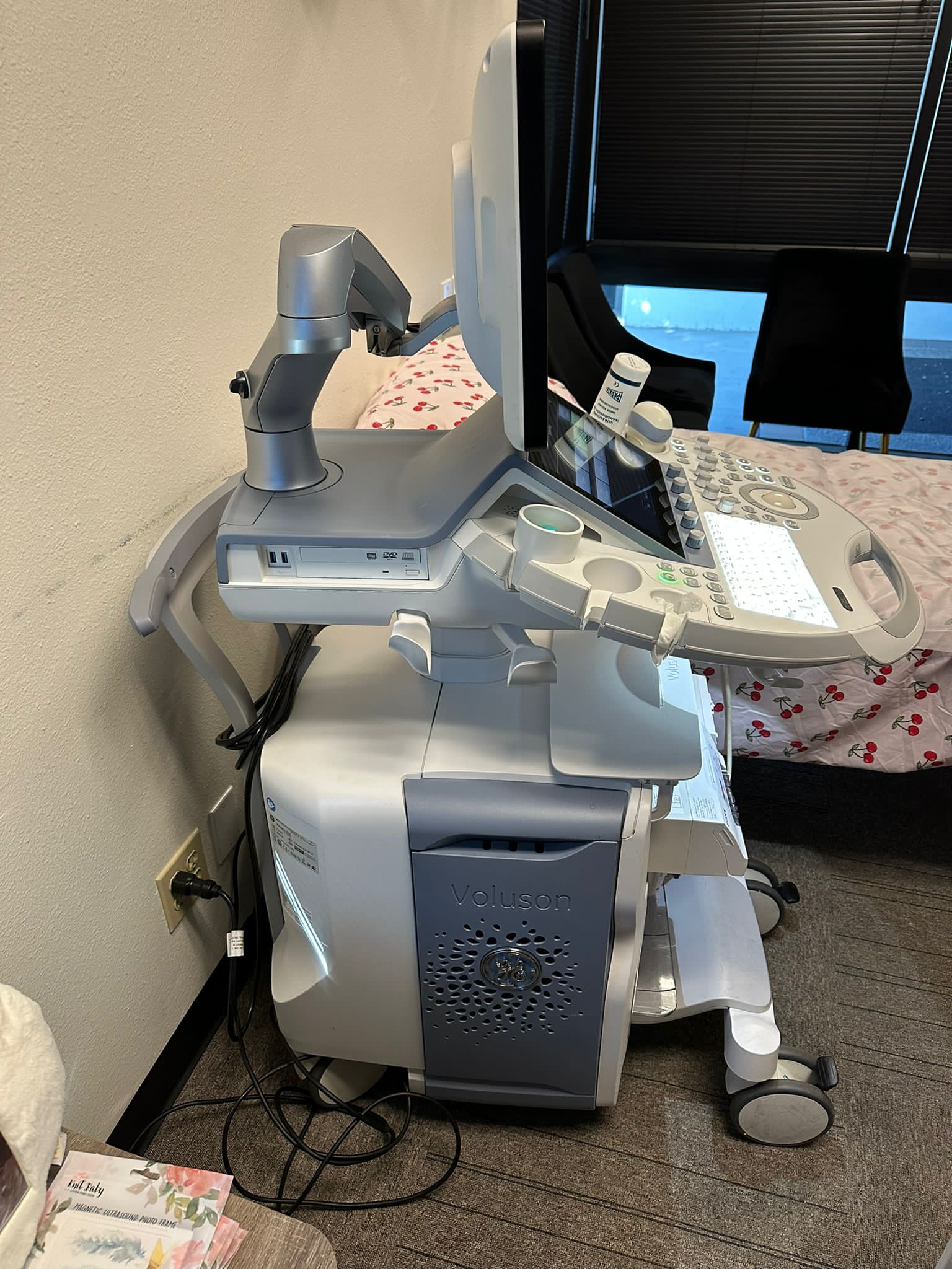Used GE Voluson E10 BT19 Ultrasound with 3 Brand New Probes